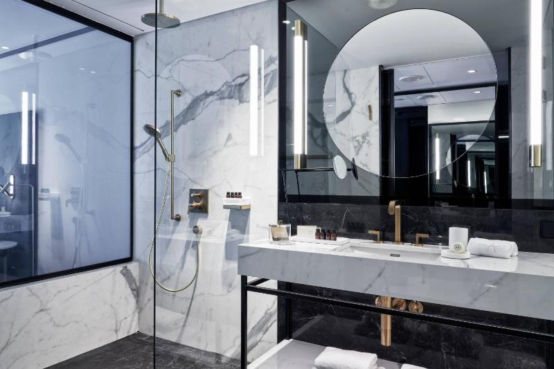 City View, Deluxe Guestroom, 2 Single Beds image 2