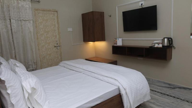 Exquisite house with 3 Pvt Bathrooms - 10 min walk from Assi Ghat - image 5