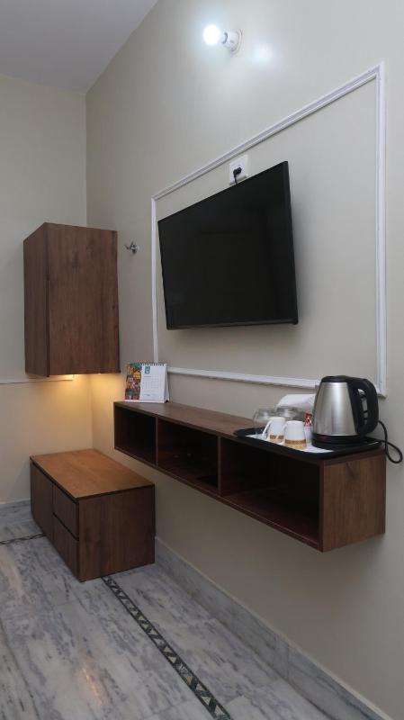 Exquisite house with 3 Pvt Bathrooms - 10 min walk from Assi Ghat - image 14