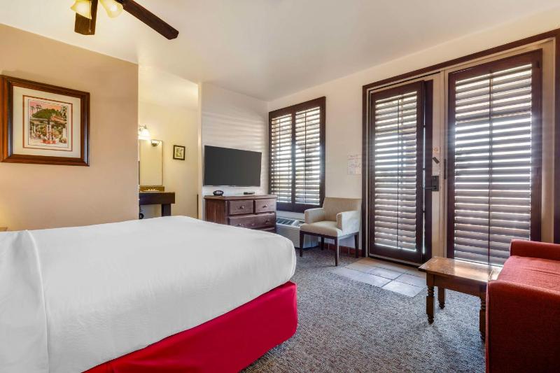 Best Western Plus Hacienda Suites-Old Town - image 2
