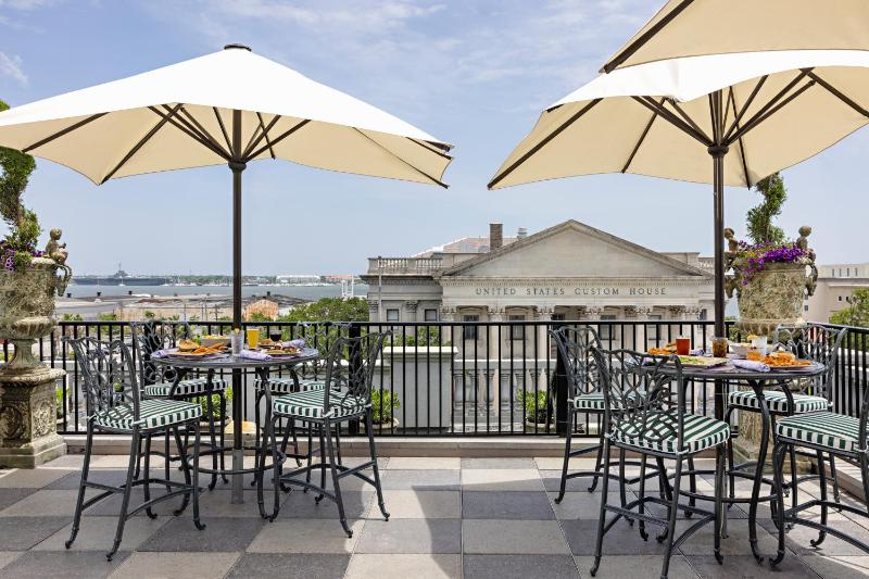 Market Pavilion Hotel - image 4