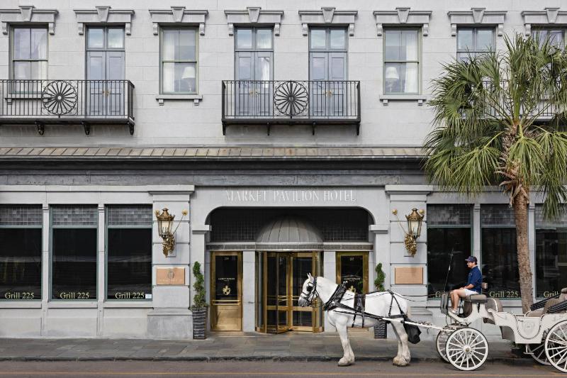 Market Pavilion Hotel - image 3