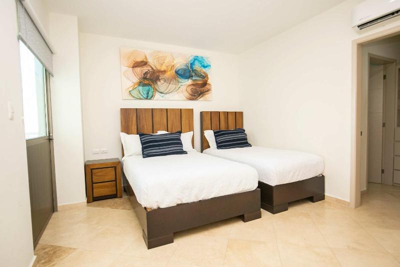 Elegant Condo at Playa Brujas with Ocean View - image 10