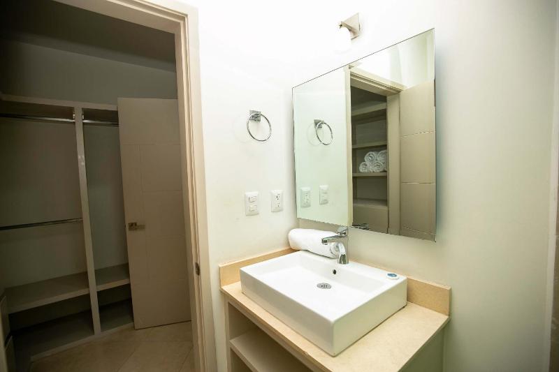 Elegant Condo at Playa Brujas with Ocean View - image 28