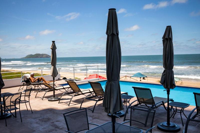 Elegant Condo at Playa Brujas with Ocean View - image 32