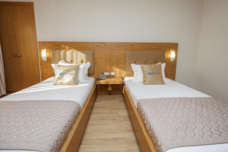 Twin Room image 1
