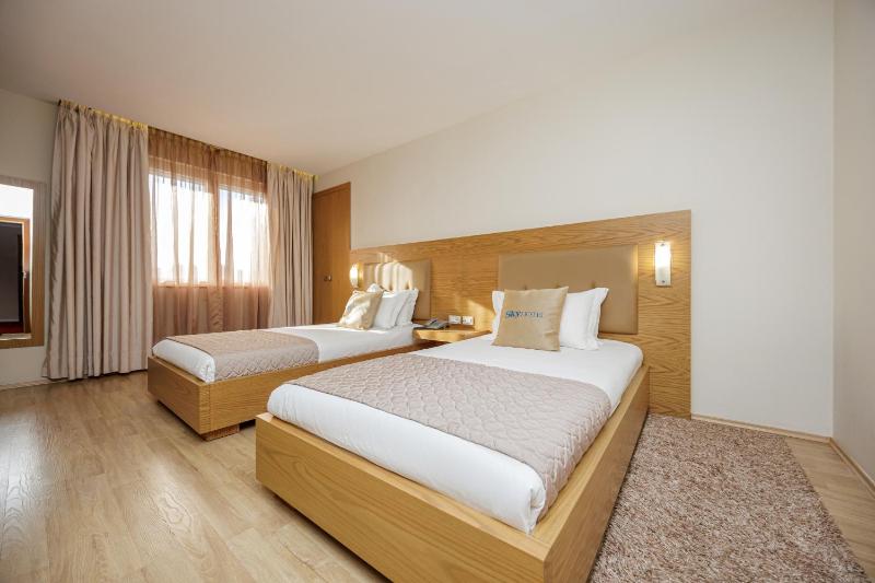 Sky Hotel Tirana - image 13
