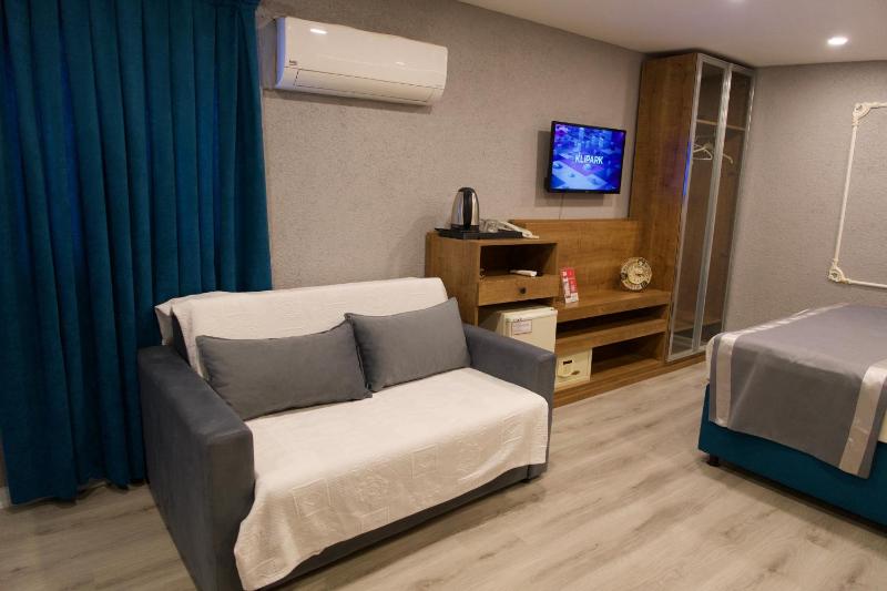 Junior Suite with Balcony image 3