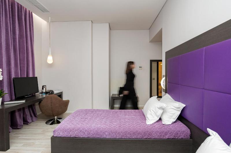 Twin Room image 2