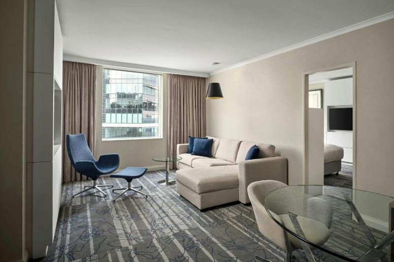 Spa Suite with Club lounge access, 1 Bedroom Suite, 1 King with Harbour Bridge View image 1