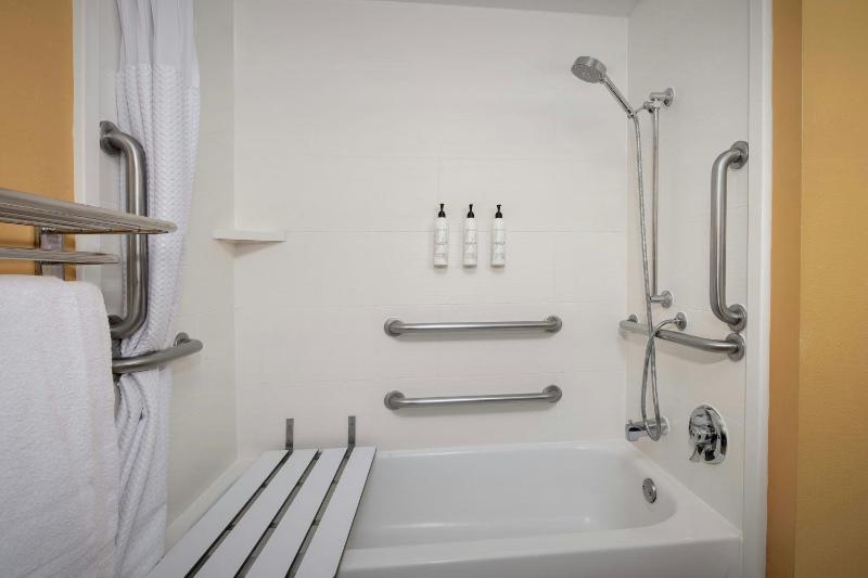 Queen Suite and Sofa Bed image 4
