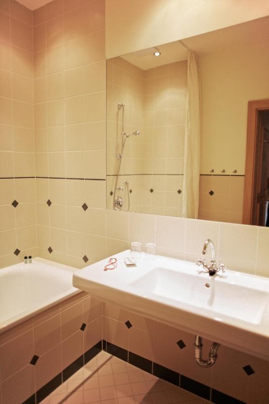 Double Room image 4