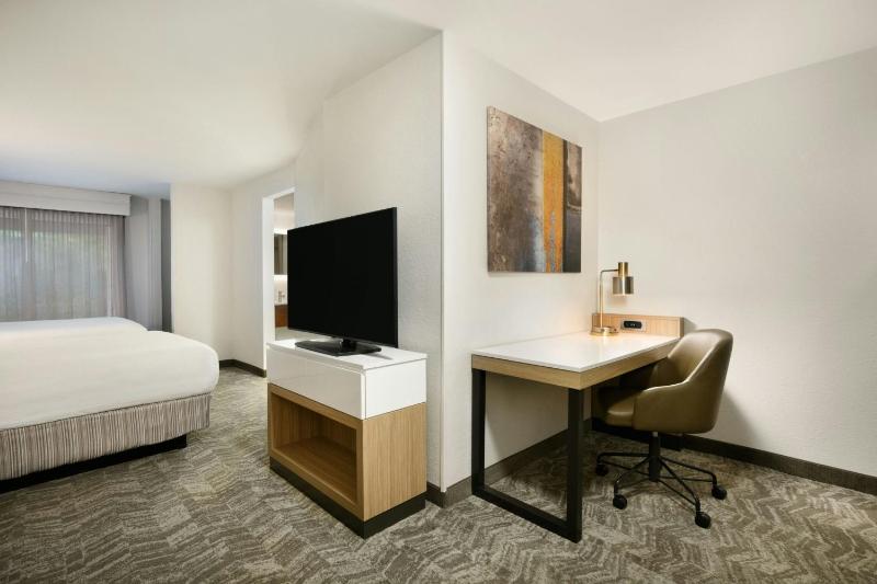 Suite with Roll-in Shower - Mobility and Hearing Accessible image 4