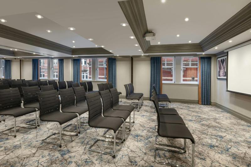 Leeds Marriott Hotel - image 4