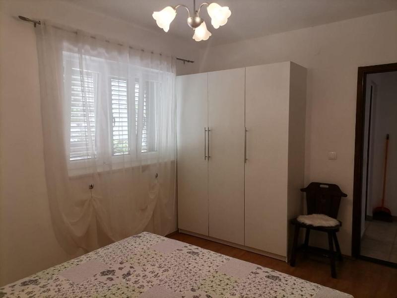 One-Bedroom Apartment image 4