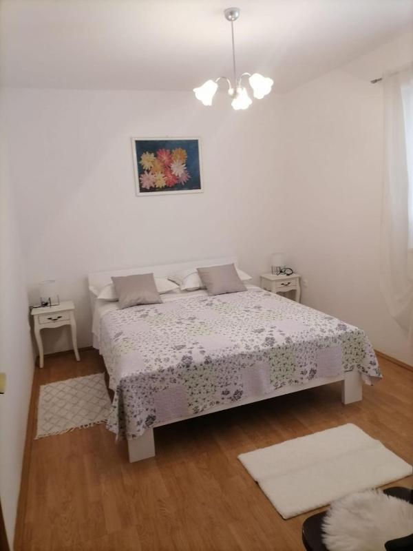 One-Bedroom Apartment image 3