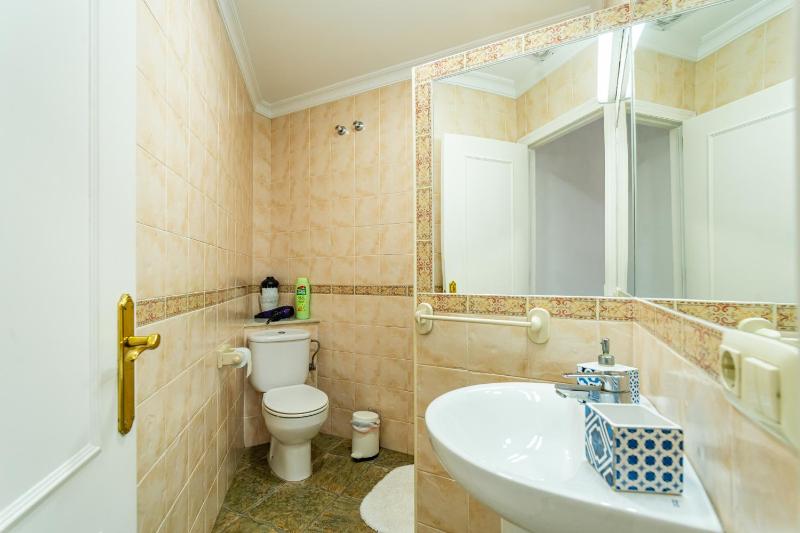 One-Bedroom Apartment image 4