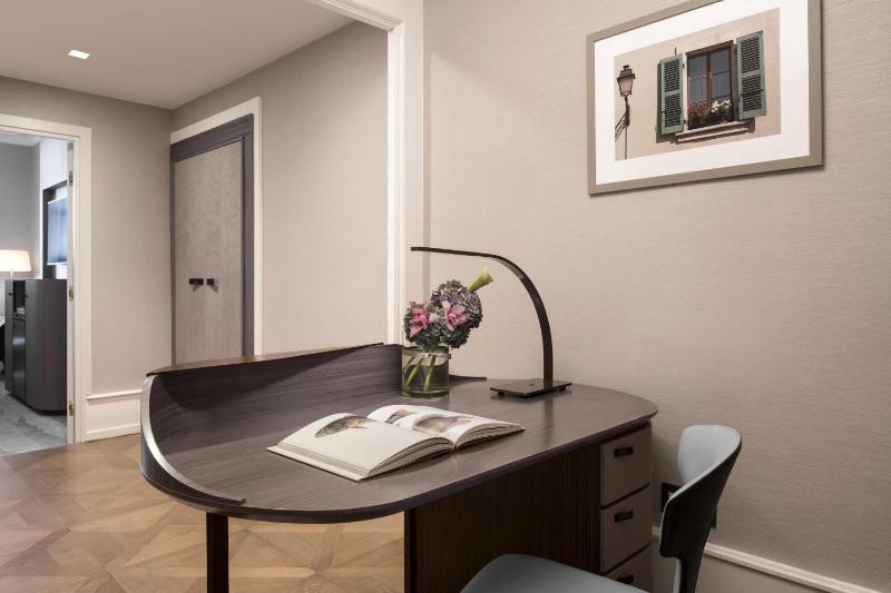 Classic Garden View, Guest room, 1 King, Garden view image 4