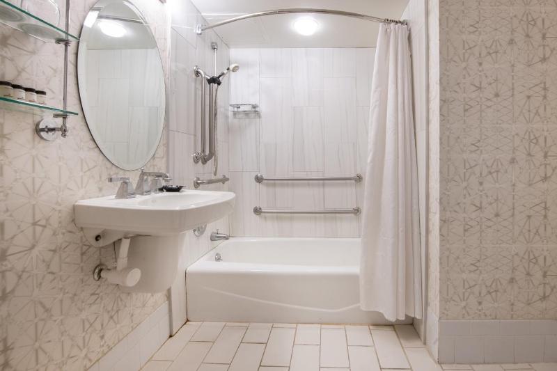 Junior Suite - Accessible  image 2