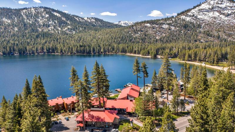 Cozy Deluxe Studio #131 at Donner Lake Village - image 10