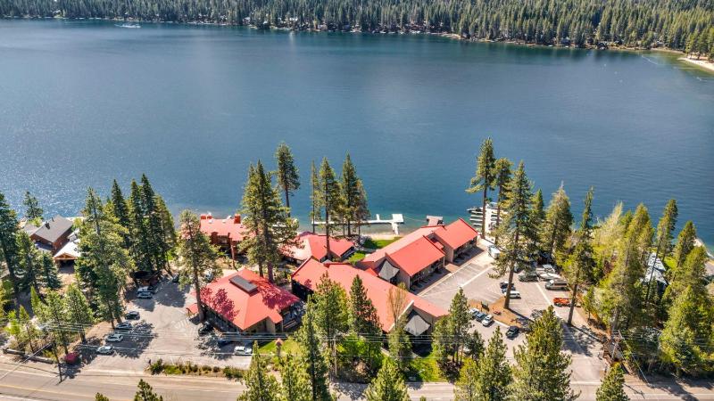 Cozy Deluxe Studio #131 at Donner Lake Village - image 16