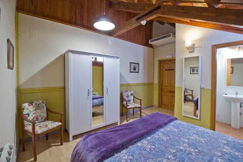 Double Room image 4