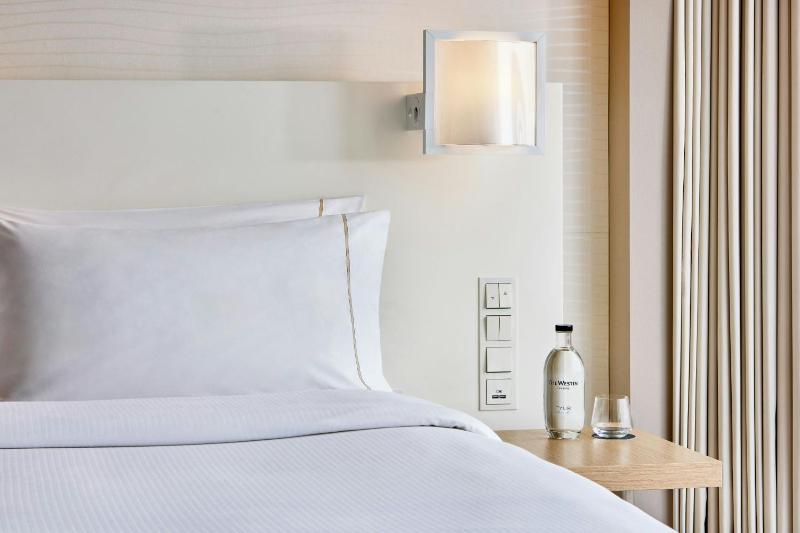 Classic Elbphilharmonie, Guest room, 1 King, Atrium view image 4