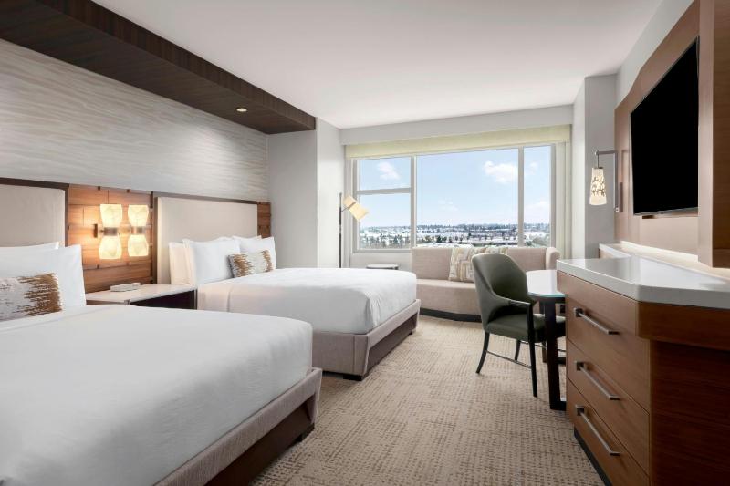 Deluxe Queen Room with Two Queen Beds and Pool View image 2