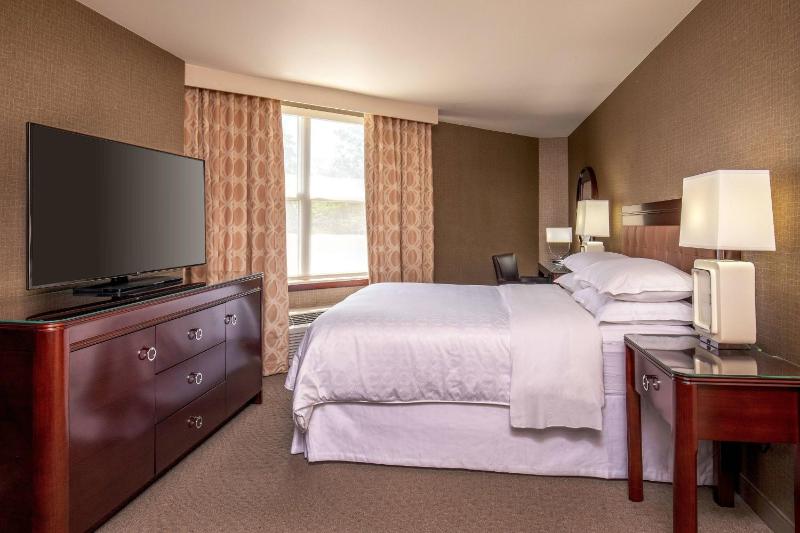 Guest room, 1 Queen image 1