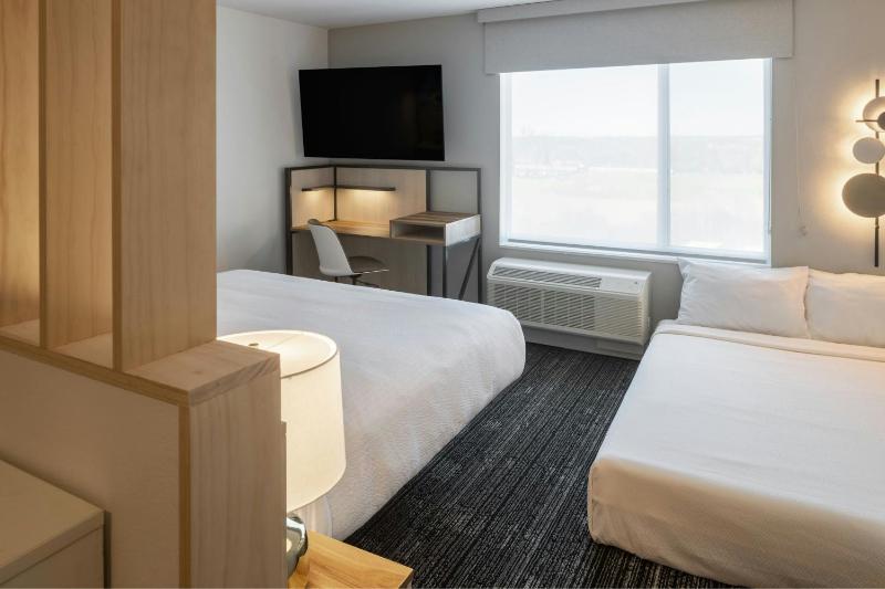 King Studio with Sofa Bed and Adapted Tub - Mobility Accessible image 1