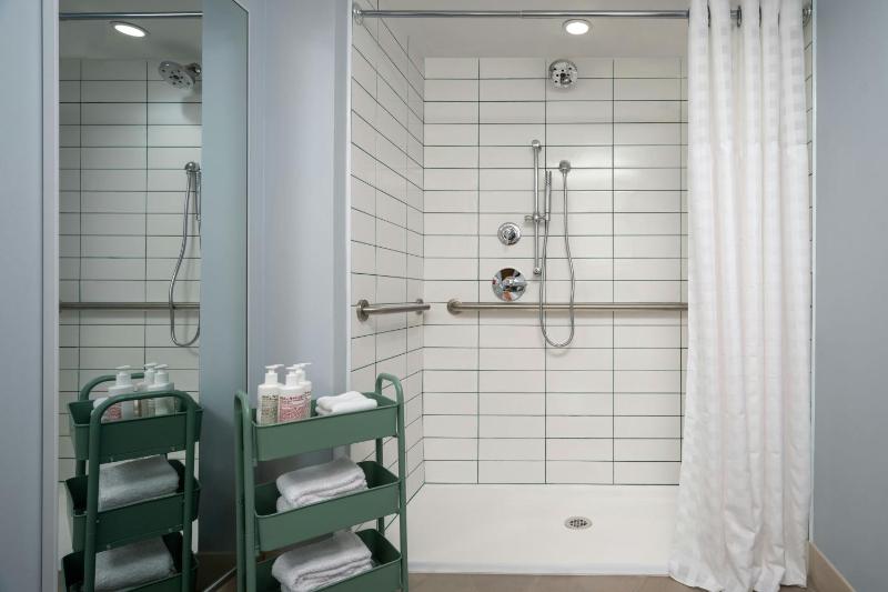 Standard 2 Queen image 4