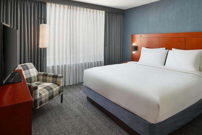 One-Bedroom King Suite image 3