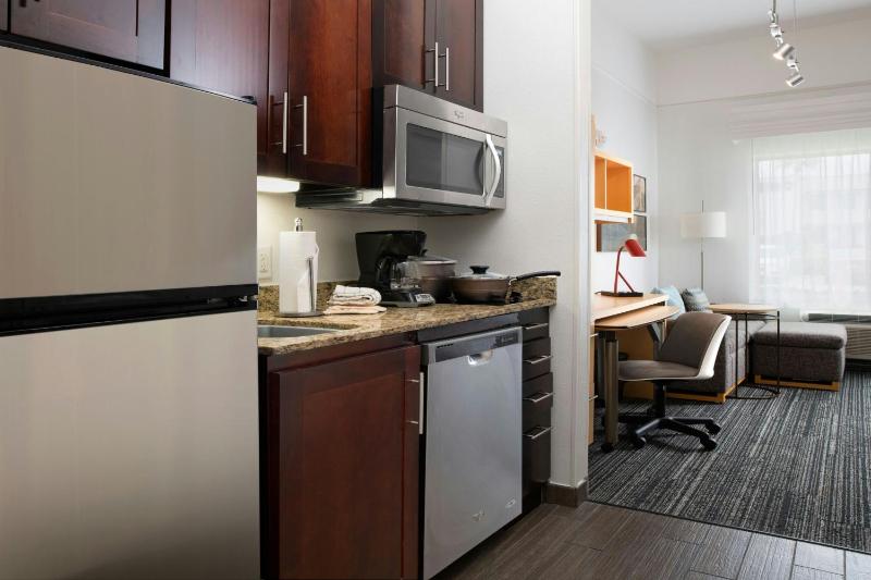 One-Bedroom Suite with City View image 1