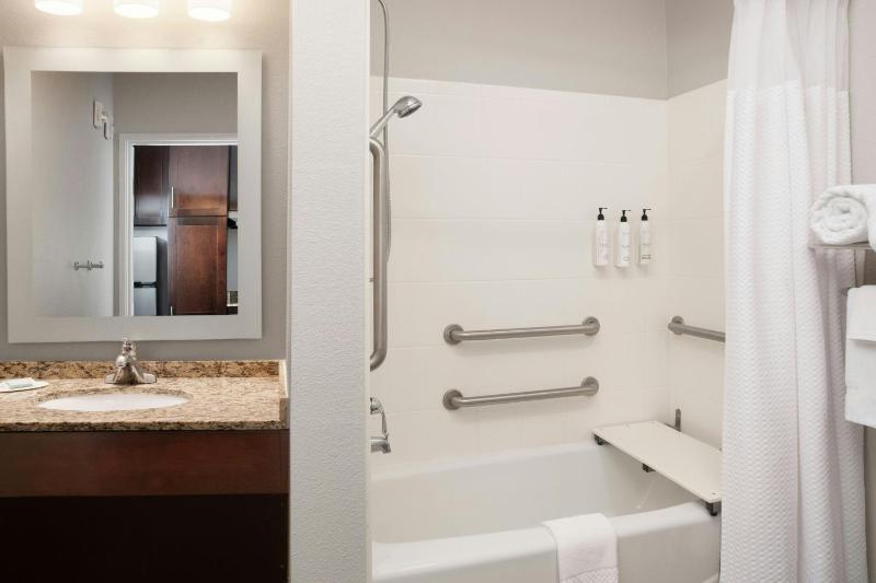 Two-Bedroom Suite with City View image 2