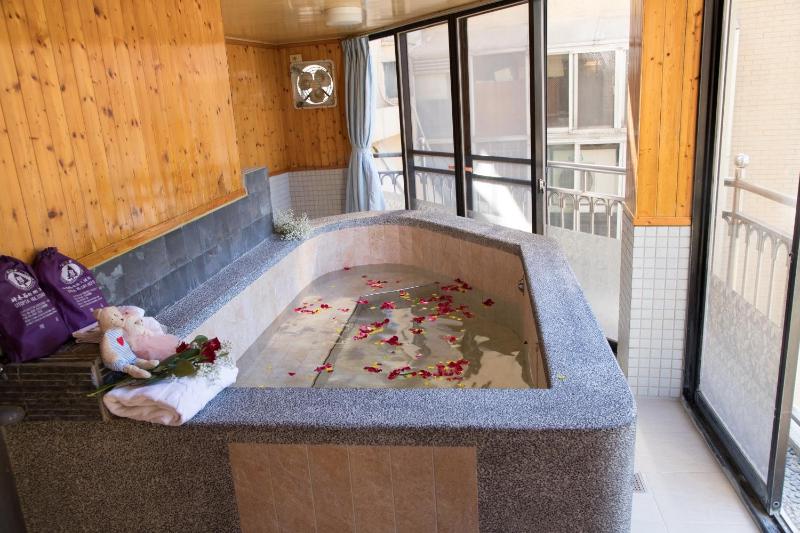 Utopia Holiday Hotel - image 21