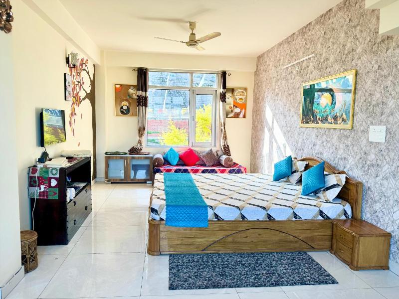 The Auriga 3BHK Fully Entair Villa in kasauli I Pvt Stay I Open Air Terrace I Kitchen Livingroom I Lawn Bonfire I Gaming Zone - image 18