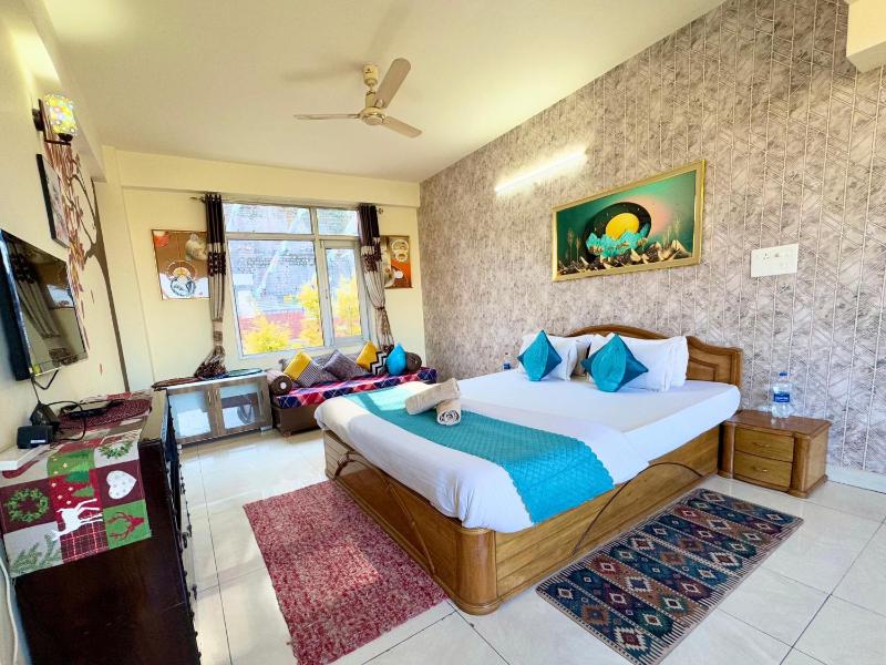 The Auriga 3BHK Fully Entair Villa in kasauli I Pvt Stay I Open Air Terrace I Kitchen Livingroom I Lawn Bonfire I Gaming Zone - image 42