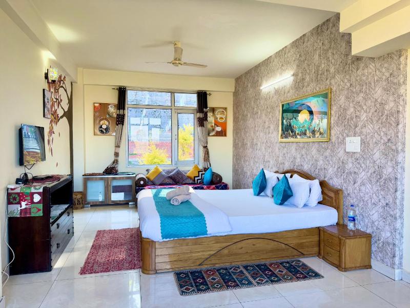 The Auriga 3BHK Fully Entair Villa in kasauli I Pvt Stay I Open Air Terrace I Kitchen Livingroom I Lawn Bonfire I Gaming Zone - image 33
