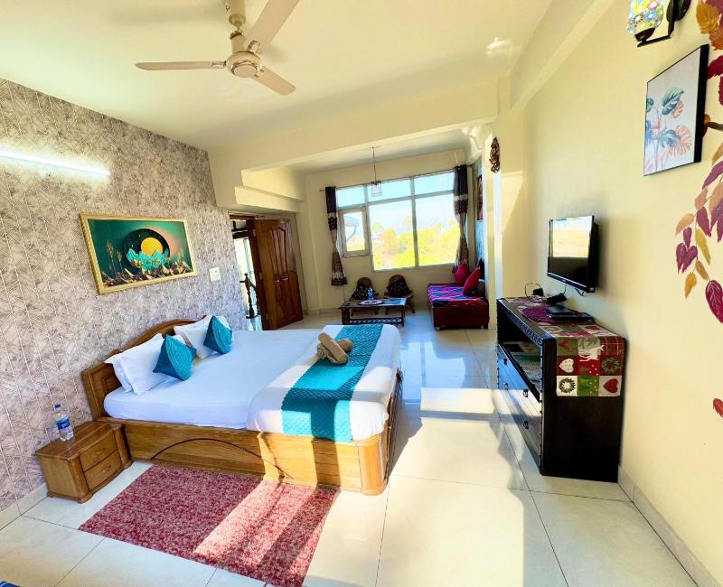 The Auriga 3BHK Fully Entair Villa in kasauli I Pvt Stay I Open Air Terrace I Kitchen Livingroom I Lawn Bonfire I Gaming Zone - image 12