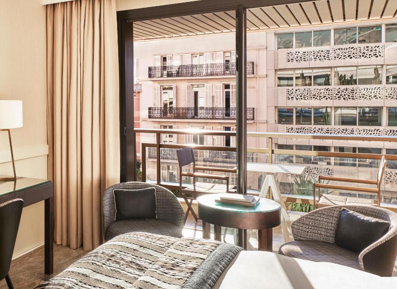 Superior Room City View With Terrace image 4