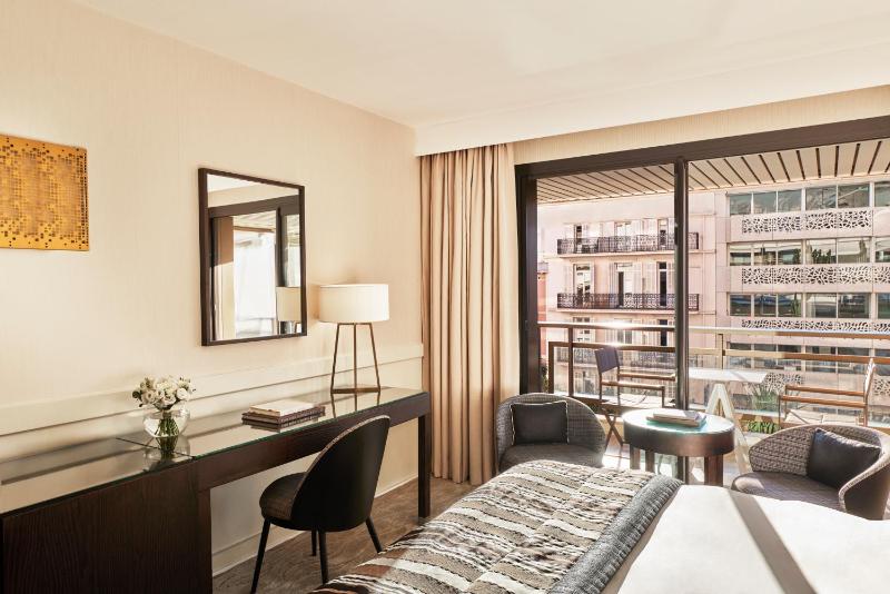 Superior Room City View With Terrace image 3