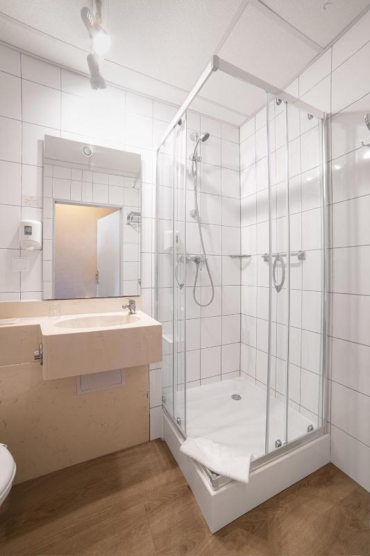 Comfort Single Room image 4