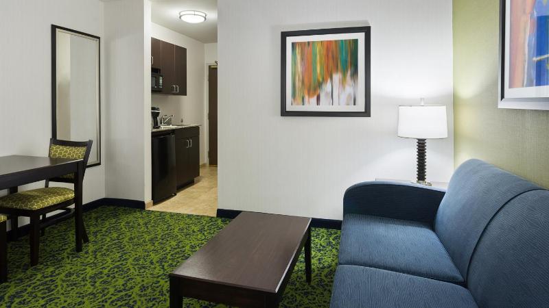 Queen Suite with Two Queen Beds image 3
