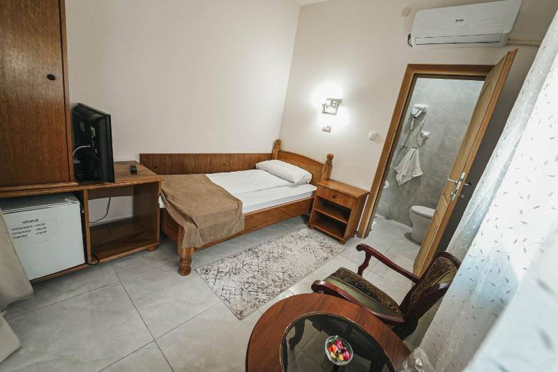 Single Room image 4