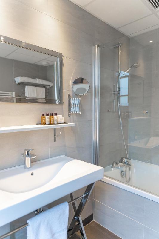 Standard Double or Twin Room image 3