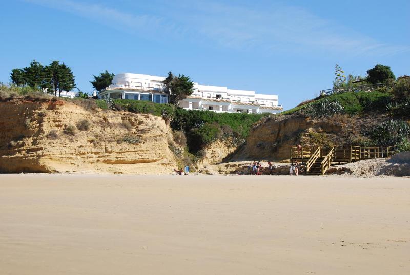 Two-Bedroom Deluxe Villa image 4