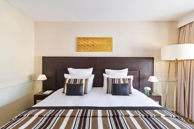 Deluxe Room City View With Terrace image 3