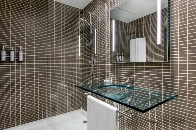 Standard Queen Room image 2