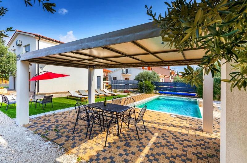 Villa Sunshine - Private Heated Pool & Sport Fields - image 24