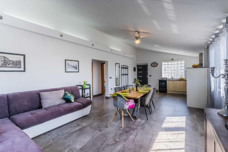 Villa Sunshine - Private Heated Pool & Sport Fields - image 38